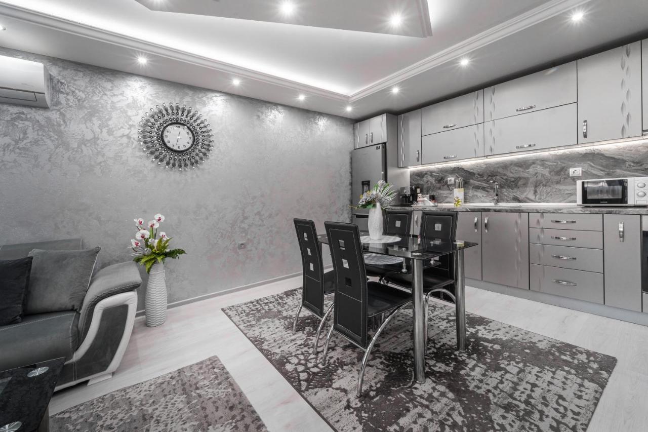 City Apartments - A Brand New Luxury & Comfy. أسينوفغراد المظهر الخارجي الصورة