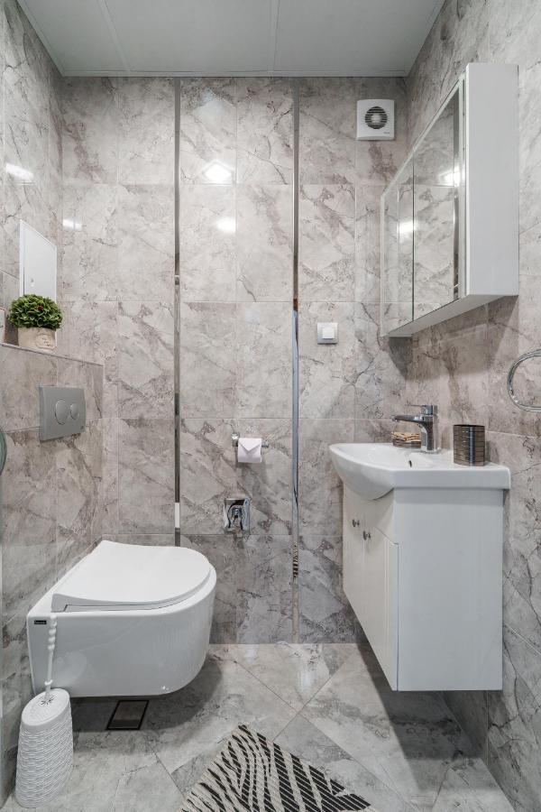 City Apartments - A Brand New Luxury & Comfy. أسينوفغراد المظهر الخارجي الصورة