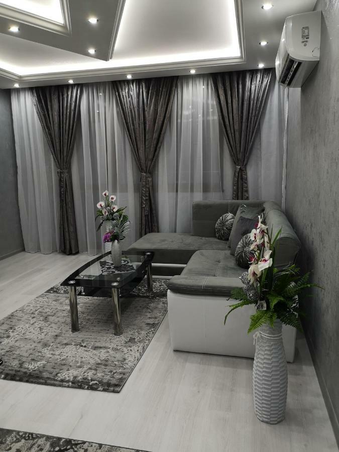 City Apartments - A Brand New Luxury & Comfy. أسينوفغراد المظهر الخارجي الصورة