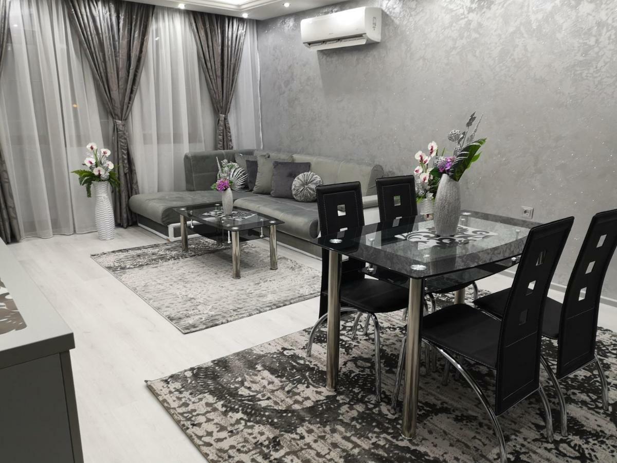 City Apartments - A Brand New Luxury & Comfy. أسينوفغراد المظهر الخارجي الصورة