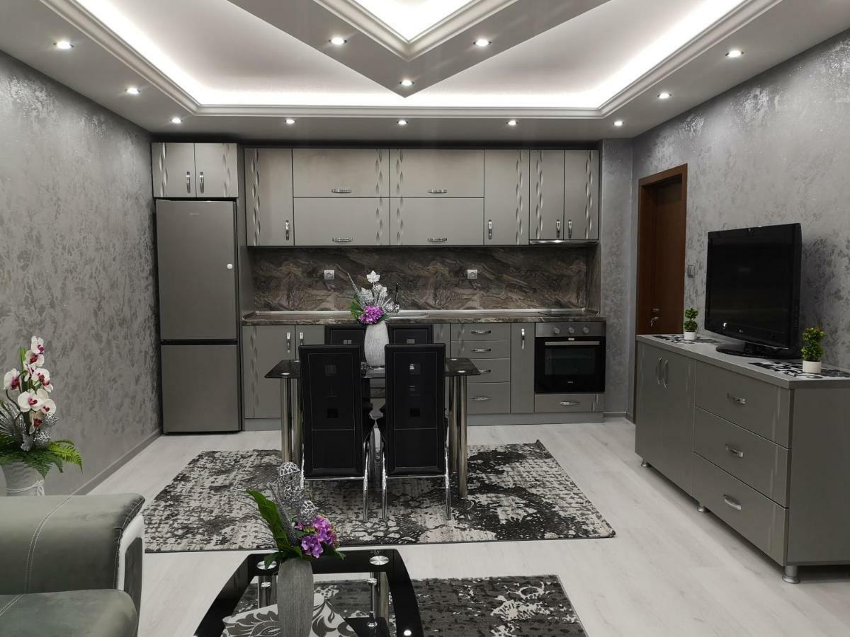 City Apartments - A Brand New Luxury & Comfy. أسينوفغراد المظهر الخارجي الصورة